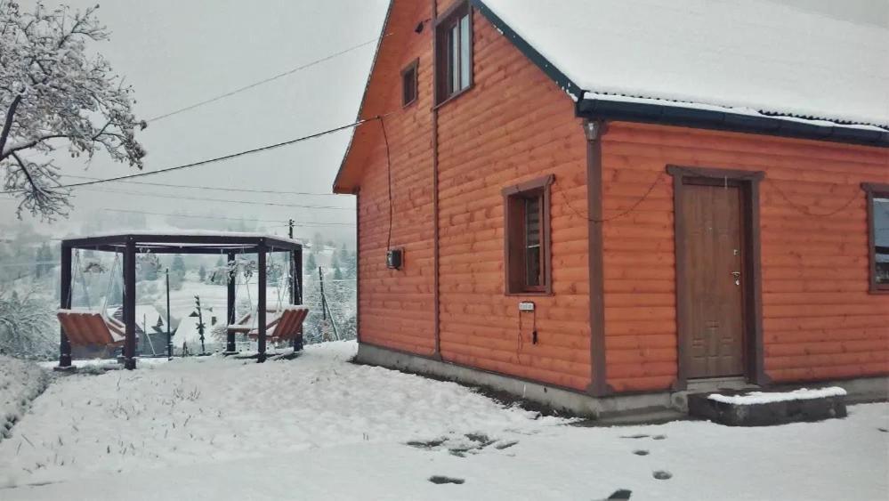Cottage Ozerniy Lazeshchyna Exteriör bild
