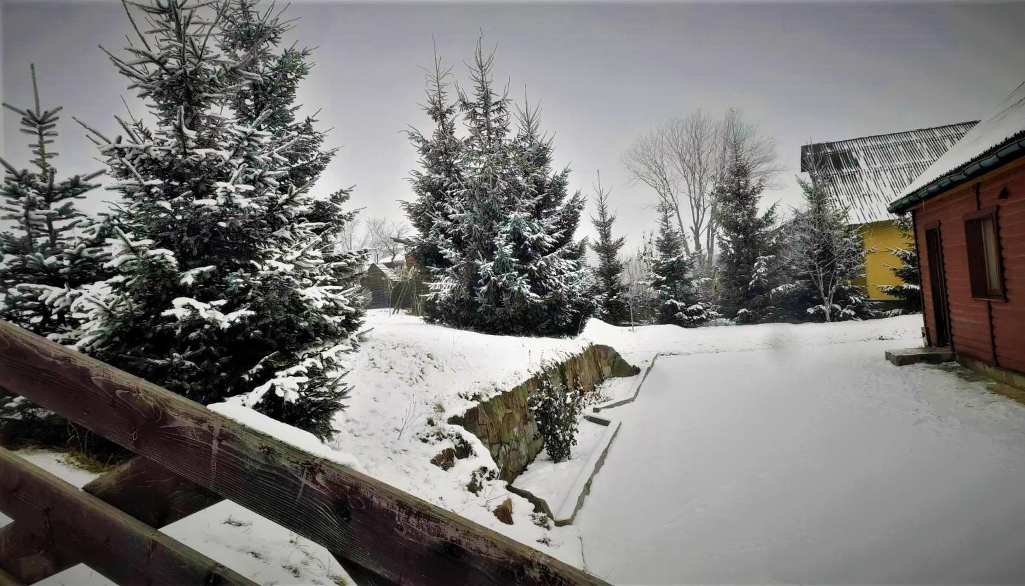Cottage Ozerniy Lazeshchyna Exteriör bild