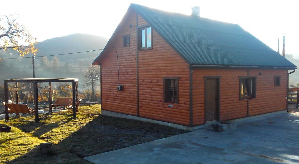 Cottage Ozerniy Lazeshchyna Exteriör bild